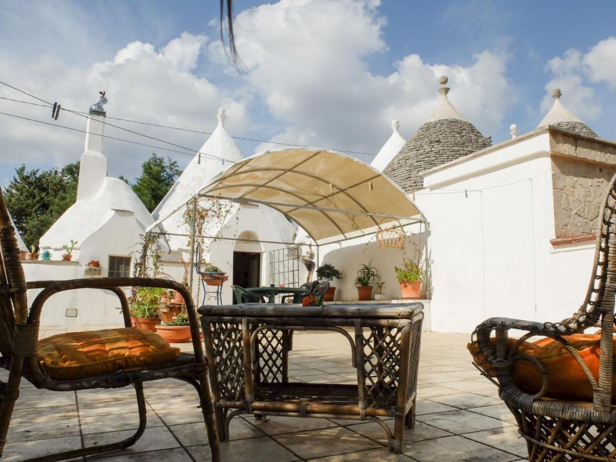 Trullo Chiari Di Bosco Villa Martina Franca Bagian luar foto